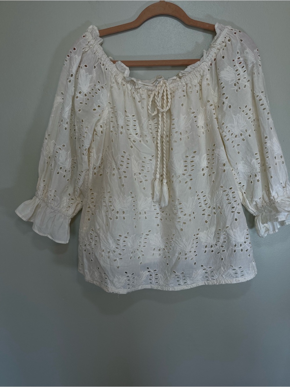 Chelsea & Theodore Boho Cream Eyelet Top Off The Shoulder M